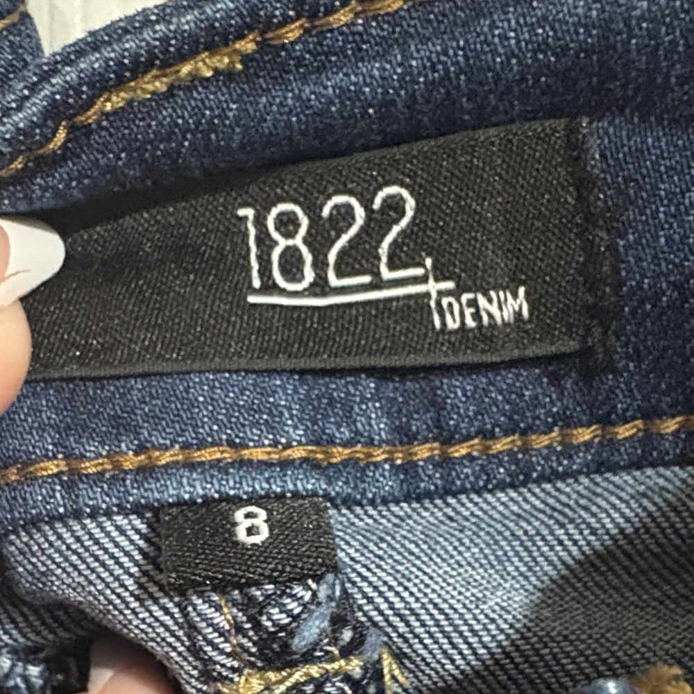 1822 Denim Dark Blue Capris - Picture 2 of 10